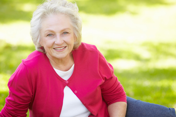 Senior woman smiling  - Φωτογραφία, εικόνα