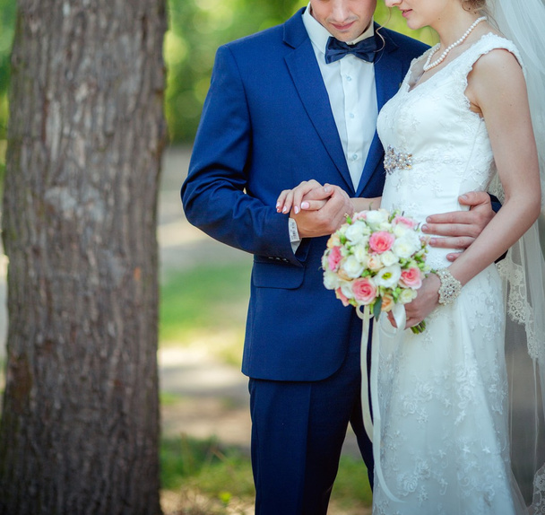 Bride and groom on their wedding day - Zdjęcie, obraz
