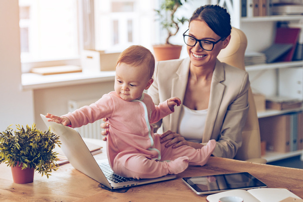Young businesswoman with baby - Foto, Bild