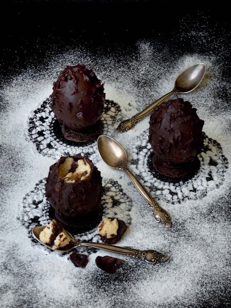 Dessert oeuf au chocolat
 - Photo, image