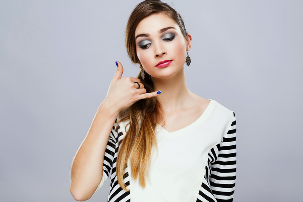 Chica joven con maquillaje colorido
 - Foto, Imagen