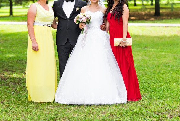 Grupo familiar en la boda
 - Foto, imagen