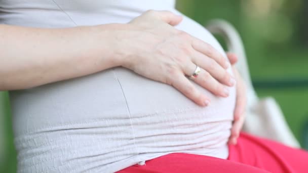 woman touching her pregnant belly - Metraje, vídeo