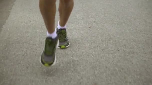 jogging legs slow motion - Materiał filmowy, wideo