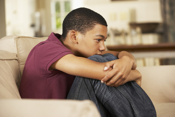 Nešťastný dospívající chlapec doma - Fotografie, Obrázek