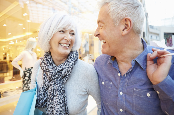 Happy Senior Couple In Shopping Mall - Zdjęcie, obraz