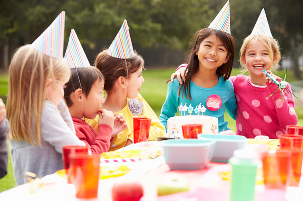 Group Of Children Having Birthday Party - Valokuva, kuva