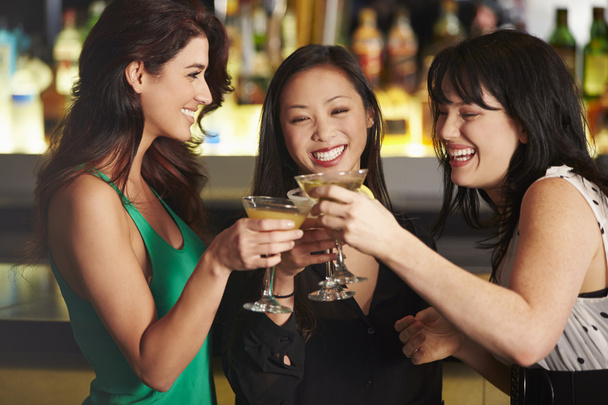 Friends Enjoying Drinks In Cocktail Bar - Fotografie, Obrázek