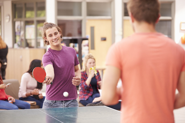 Students Playing Table Tennis - Foto, afbeelding