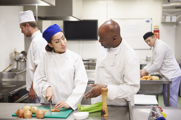 Students Training To Work In Catering - 写真・画像