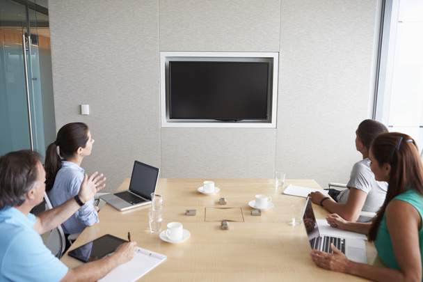 Businesspeople Having Video Conference In Boardroom - Zdjęcie, obraz