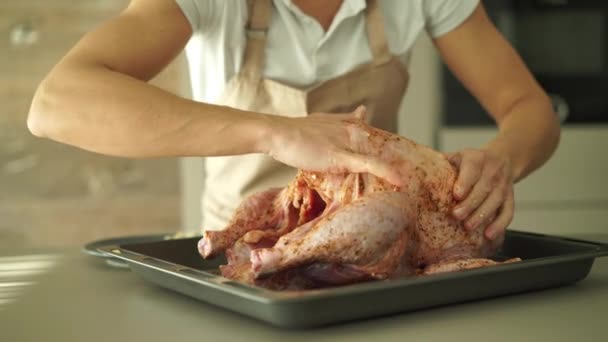 chicken preparing fod dinner - Footage, Video