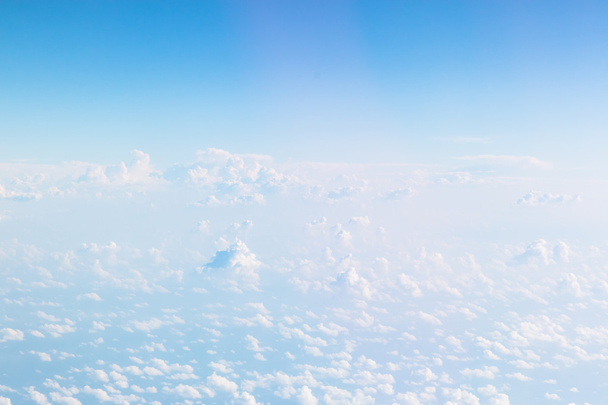 Cloudscape blauwe hemel en witte wolk - Foto, afbeelding