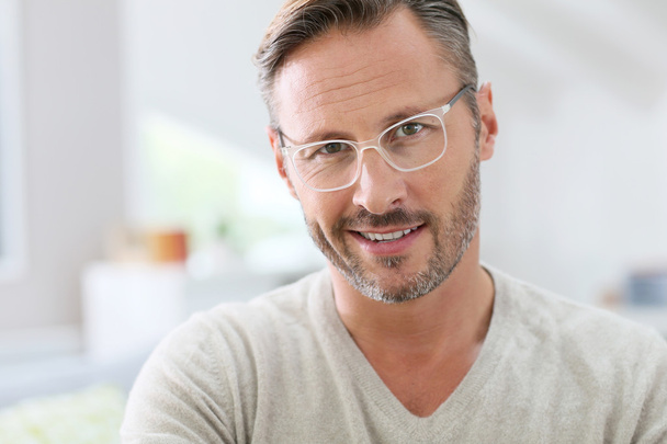 handsome   man wearing  eyeglasses - Fotoğraf, Görsel