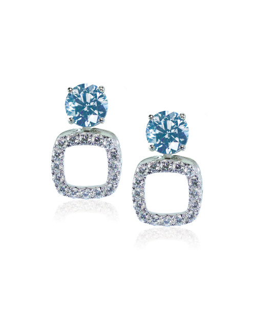 Diamond Stud Earrings stud earrings geïsoleerd op wit blauw - Foto, afbeelding