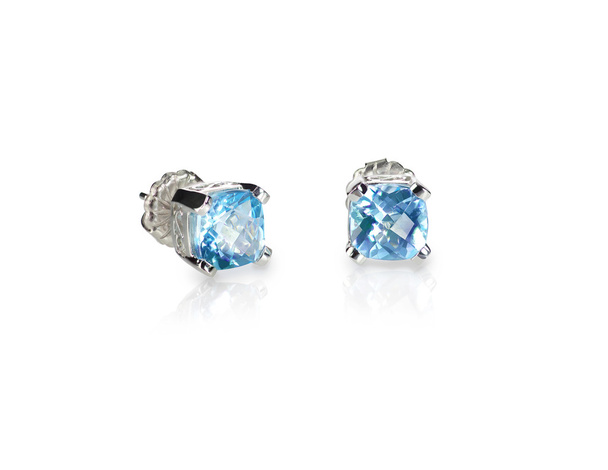 Kék gyémánt fülbevaló stud elszigetelt fehér - Fotó, kép