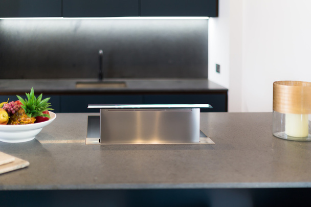 Capucha de cocina de tiro descendente, metal plateado
 - Foto, imagen