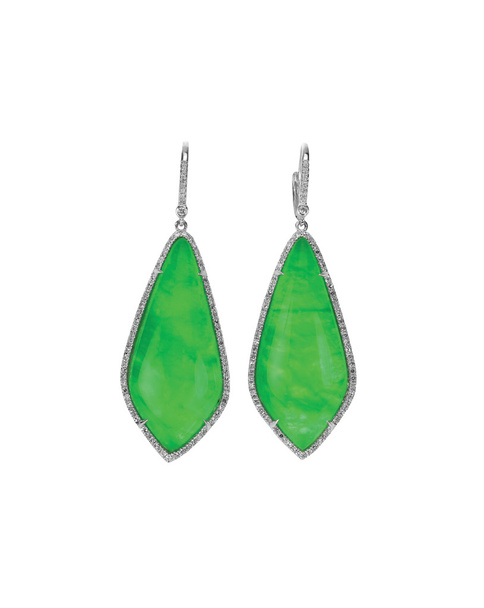 Σμαραγδένιο πράσινο περίδοτο ή jade σκουλαρίκια - Φωτογραφία, εικόνα