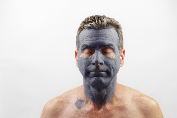 Zralý muž hliněné masky  - Fotografie, Obrázek