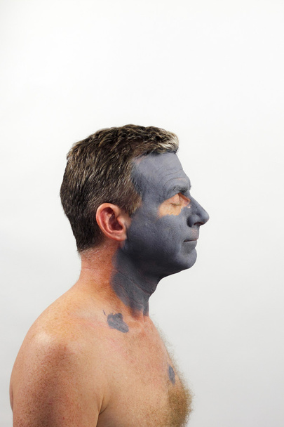 Masque de boue de portrait du haut du corps
 - Photo, image