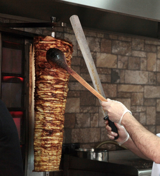 Carne tradicional turca a la parrilla, kebab doner
 - Foto, Imagen