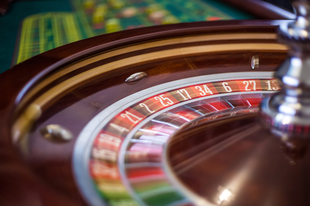 Foto van een klassieke casino roulettewiel. - Foto, afbeelding