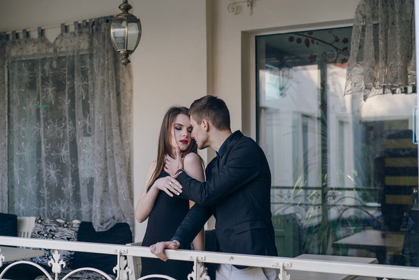 Beautiful couple on balcony - Foto, Bild