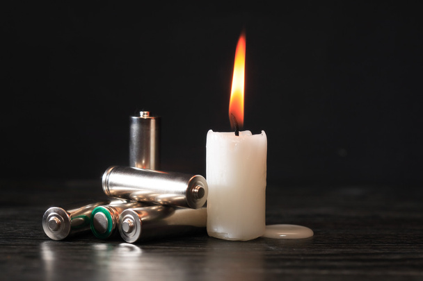 Baterii i świeca - Zdjęcie, obraz