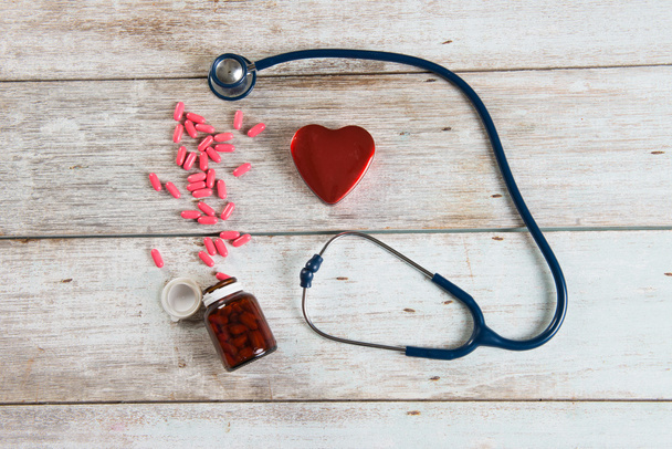 stethoscope and heart healthcare - Fotografie, Obrázek