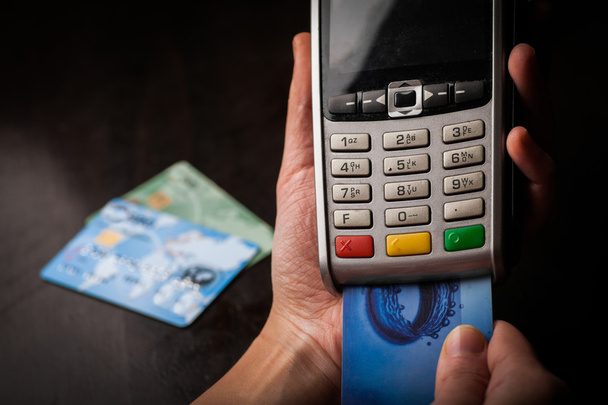 POS e cartões de crédito
 - Foto, Imagem