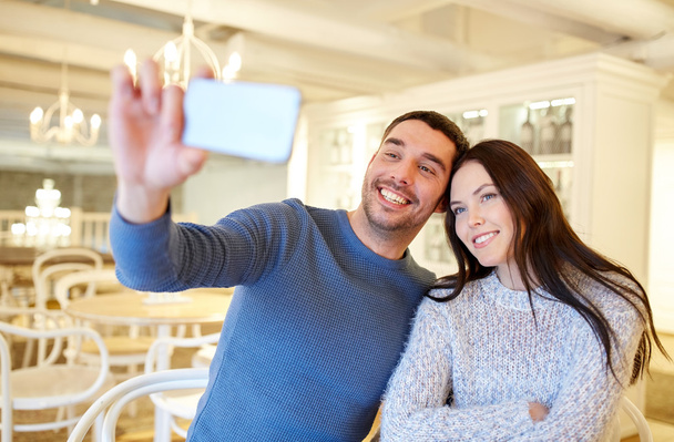 couple taking smartphone selfie at cafe restaurant - Fotoğraf, Görsel