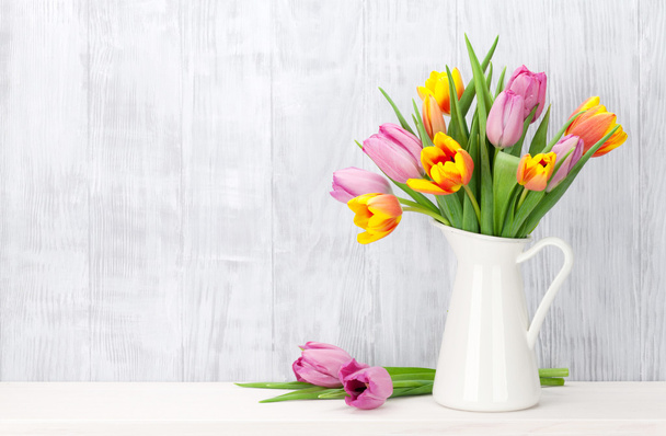 Букет зі свіжих різнокольорових тюльпанів
 - Фото, зображення