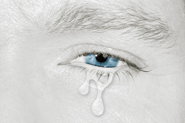 Mavi sol gözünü ağlıyor - Fotoğraf, Görsel