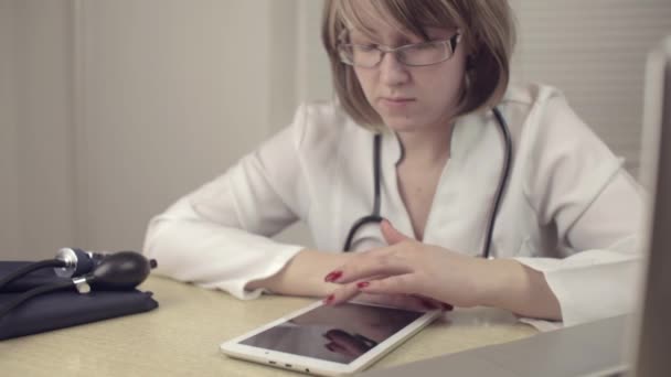 Orvosok használata tabletta - Felvétel, videó