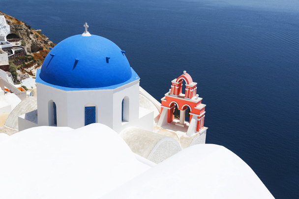 Kreikan kirkko merinäköalalla Santorini, Oia
 - Valokuva, kuva
