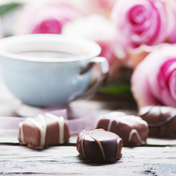 Pink roses, coffee and chocolate - Fotó, kép