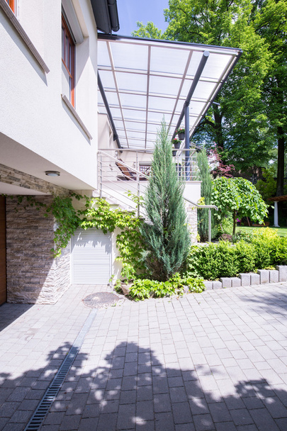 Shrubs in front of house - Photo, image