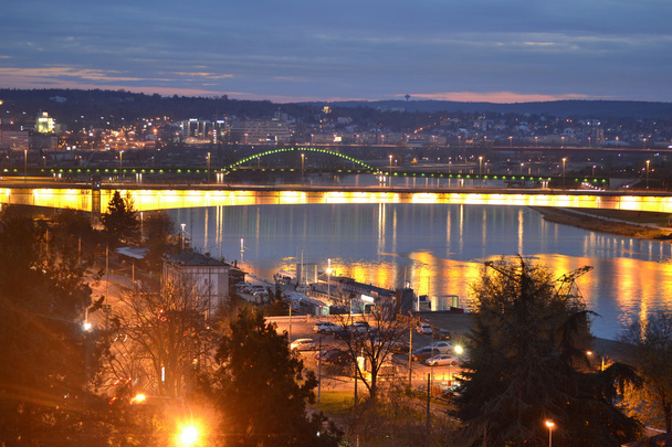 horizonte nocturno de Belgrado
 - Foto, imagen