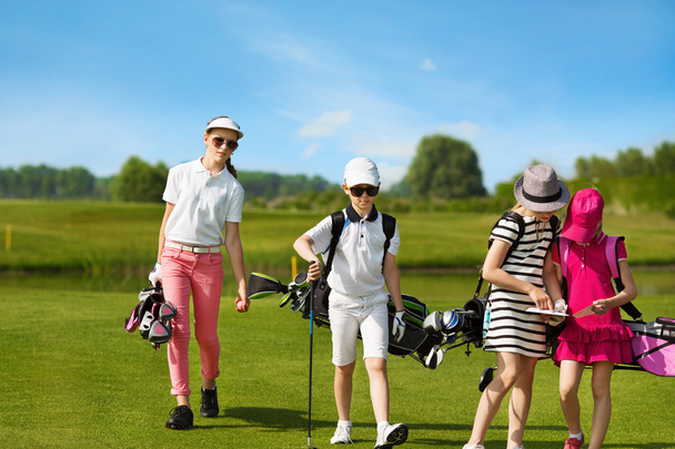 crianças escola de golfe
 - Foto, Imagem