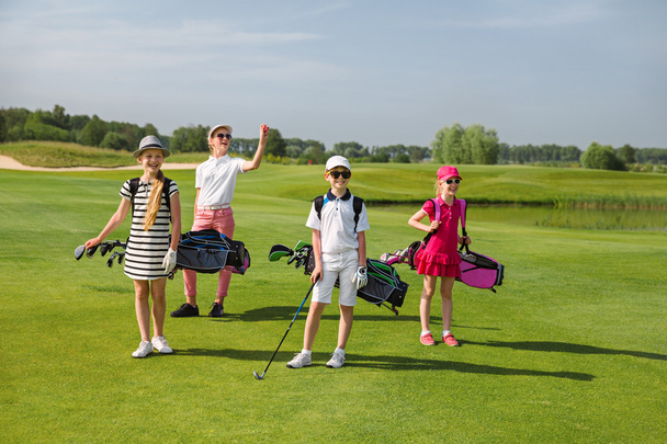 школа гольфу дітей
 - Фото, зображення