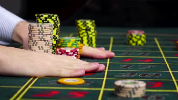 Croupier moves the chips the winner, slow motion, side view - Záběry, video