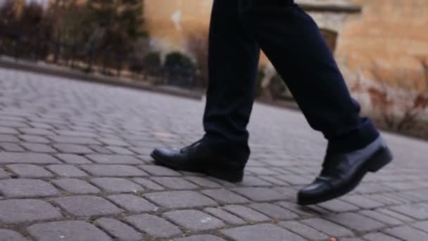 Close up of shoes and pants of a groom walking on the street. - Кадри, відео