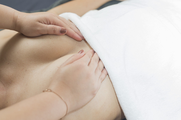 Serie de masajes: Masaje de senos - Foto, Imagen