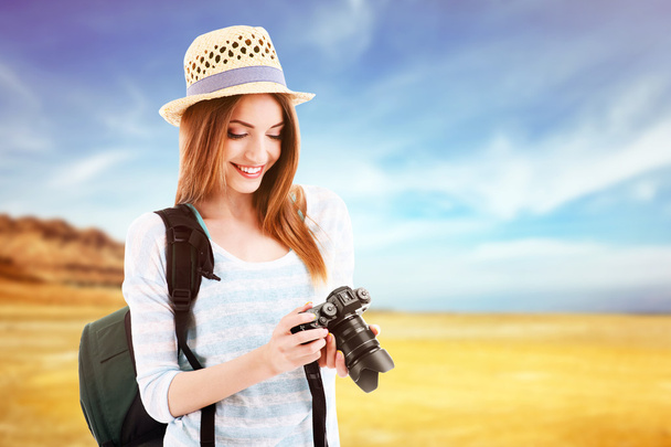 Traveler with camera on Red hills  - Foto, Imagen