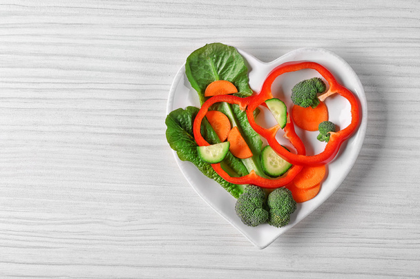 Useful cut vegetables on a plate - Valokuva, kuva