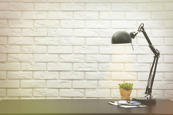 Office lamp on the desk - Foto, Bild