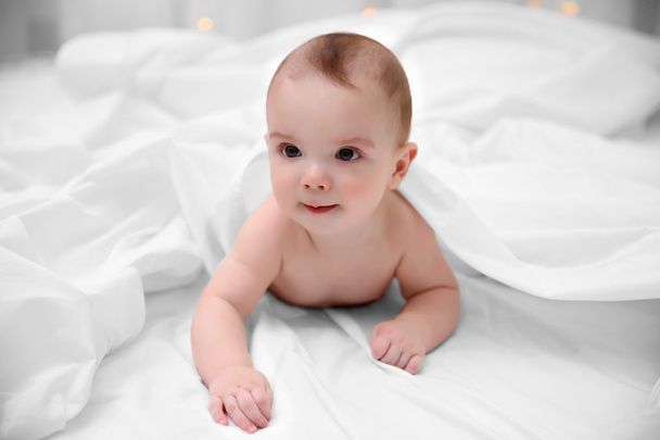 adorable baby lying on soft bed - Foto, immagini