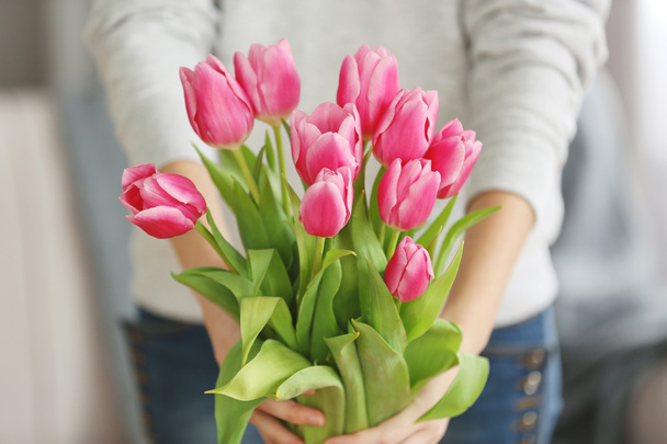 pink tulips in hands - Foto, imagen