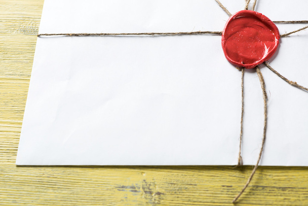 White envelope with wax seal - Фото, зображення