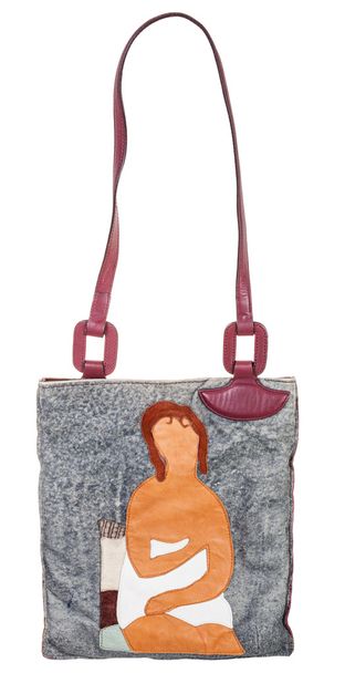 bolso de cuero decorado figura femenina apliques
 - Foto, Imagen
